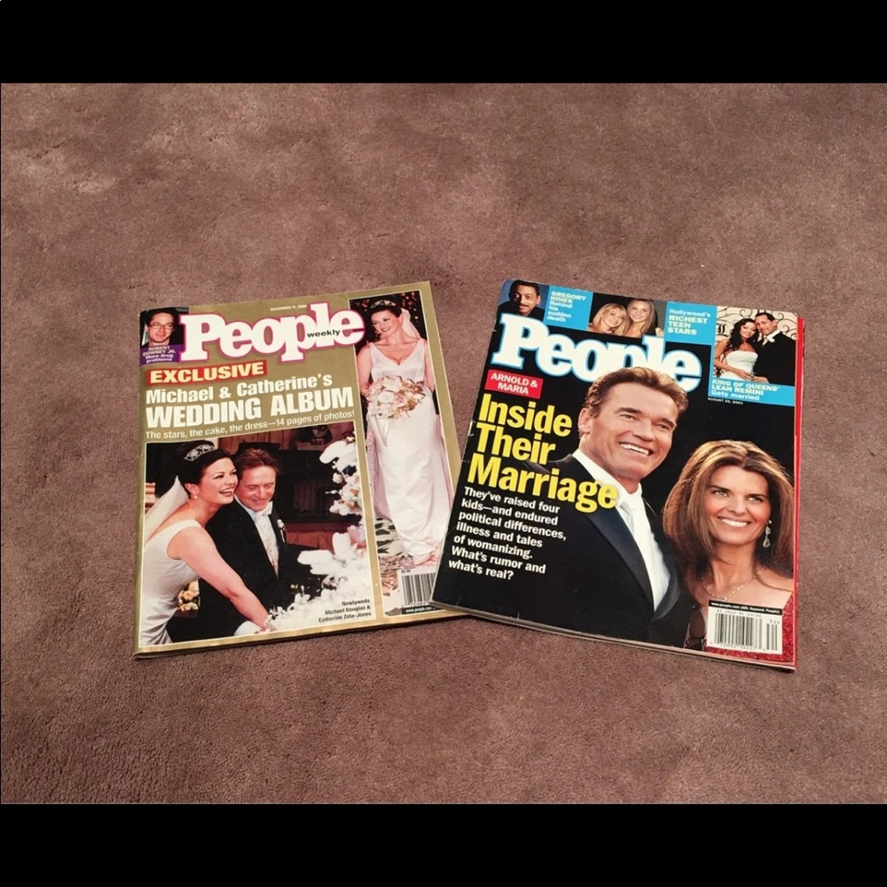 Bundle of 2 People Magazines
